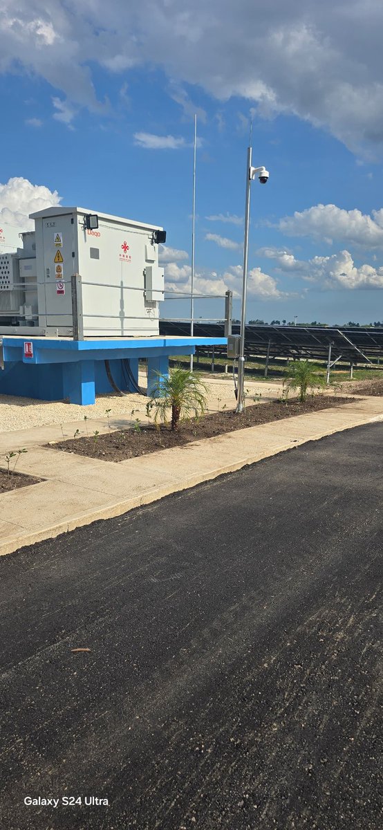 OSDE_UNE's tweet photo. 🇨🇺🇨🇳 || Mañana quedará inaugurado el PFV General Ángel del Castillo, ubicado en Majagua, Ciego de Ávila. Este es el primero de 15 que integran la segunda fase del donativo chino de 120 MW. Nuestro agradecimiento al Gobierno y al Pueblo de China. https://t.co/9NxEJCWlwj
