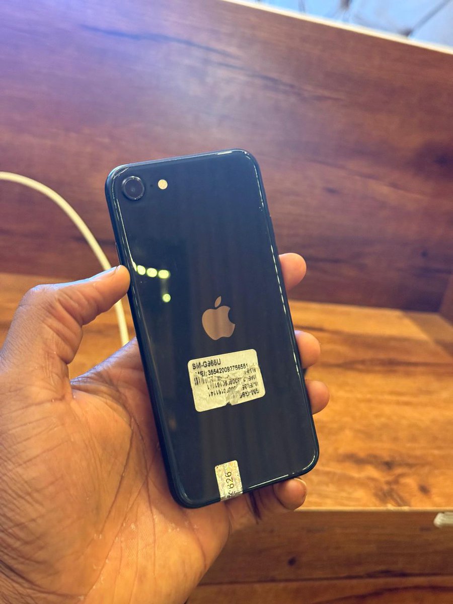 2DAYboi's tweet photo. Old iPhone 17e https://t.co/Q3el2mCnz7