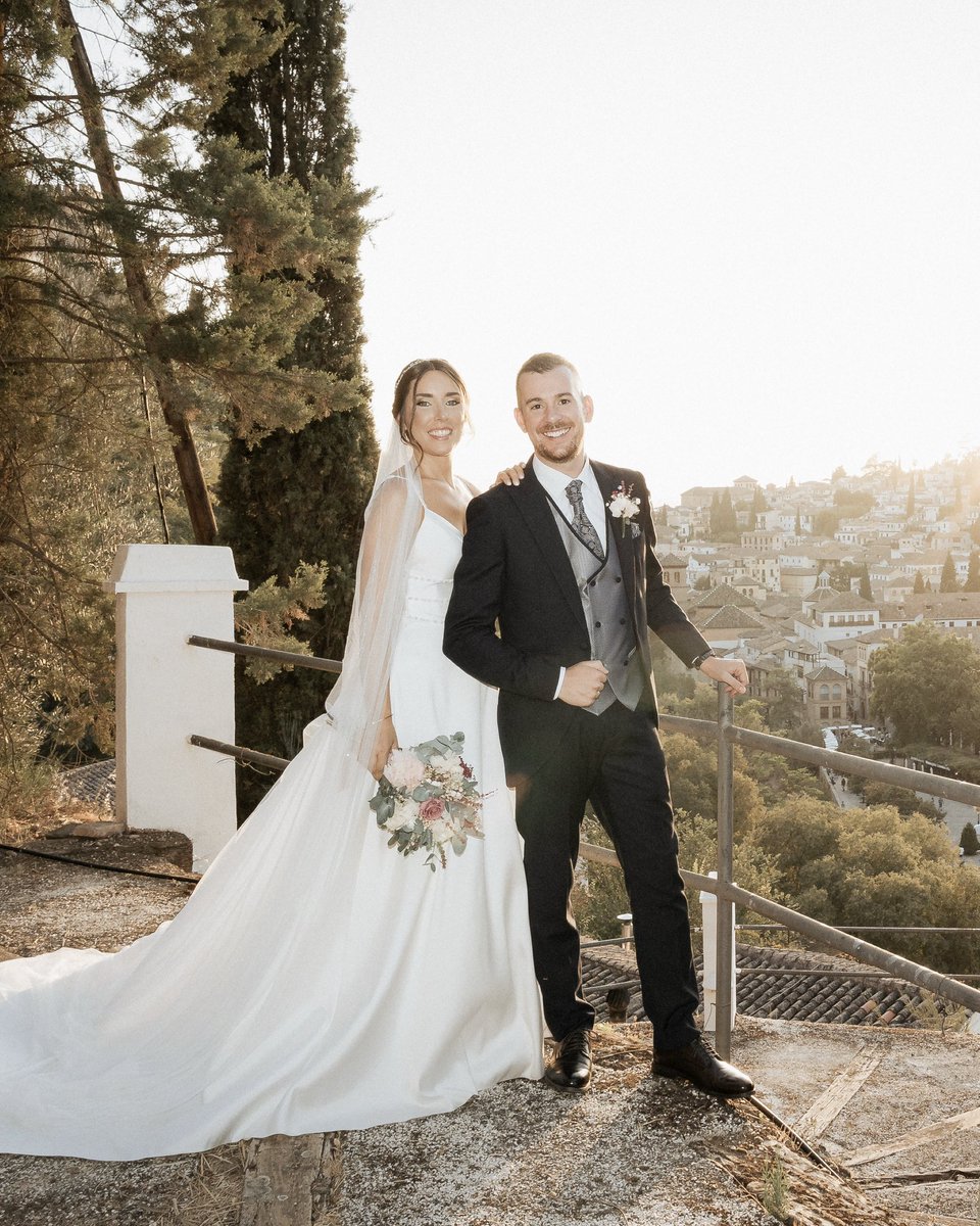 tueVentodronGr's tweet photo. “Para que mirar las estrellas si puedo perderme en tus ojos”.
Wedding: “Paloma & Víctor” 🗝️💐
Post edición 👩🎨: Natural NW
Fotógrafo 📸: Alejandro Fdez. FpV
Videografa 🎥: Mery P.V
#Granada #CarmendelosChapiteles #Wedding #reciencasados #CeremoniaCivil #Alejandrofdezfpv https://t.co/a6onVPlABn