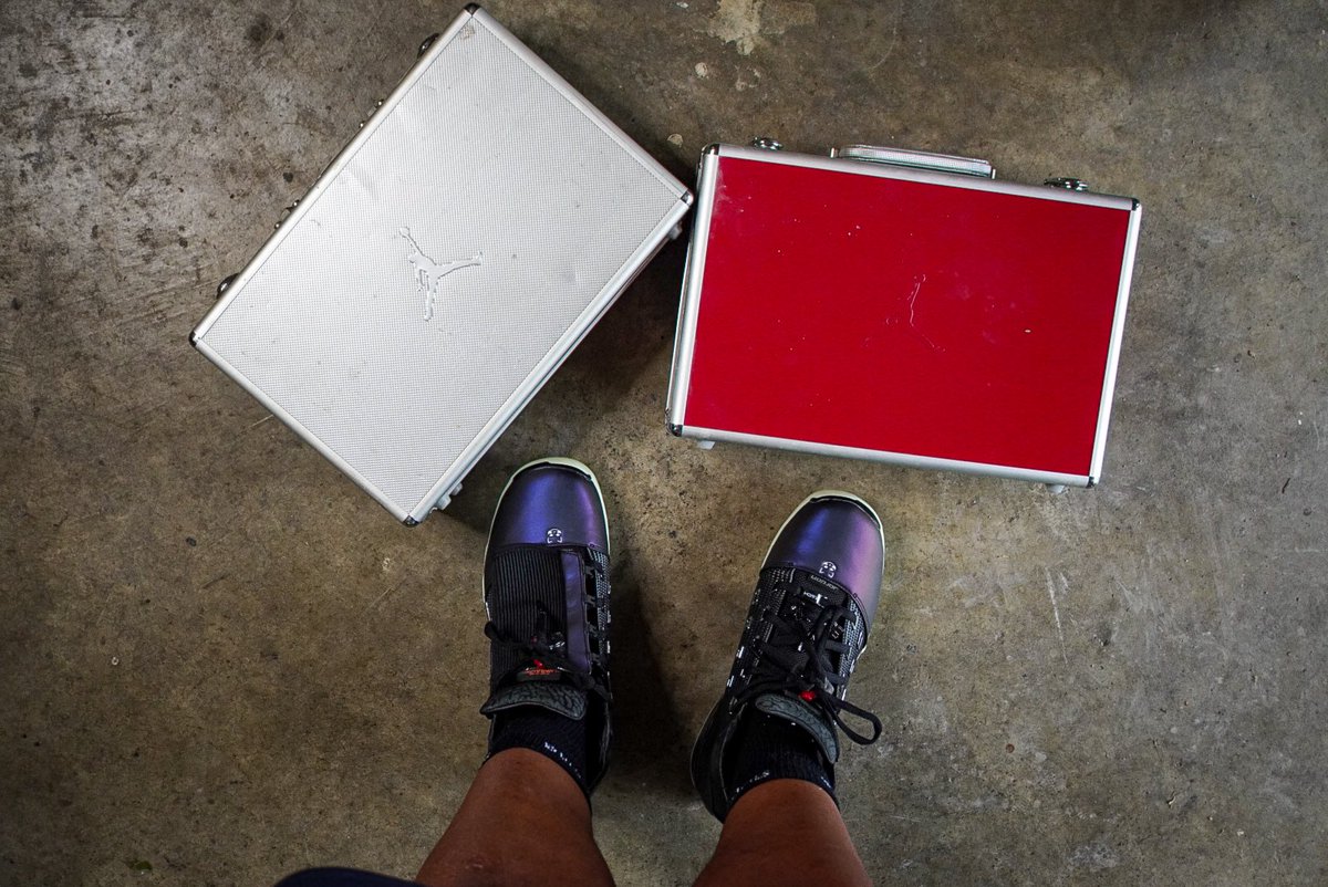 Mr_Miller1's tweet image. So we’re getting boxes in 2027 @Jumpman23 ?!?!?

But on this release, I won’t be able to sleep in till noon, go the mall and buy these on release day. The game has changed a lot since then..

Good luck y’all…

#MillerApproved 

#airjordan #jumpman23 #jordans #mjmondays
