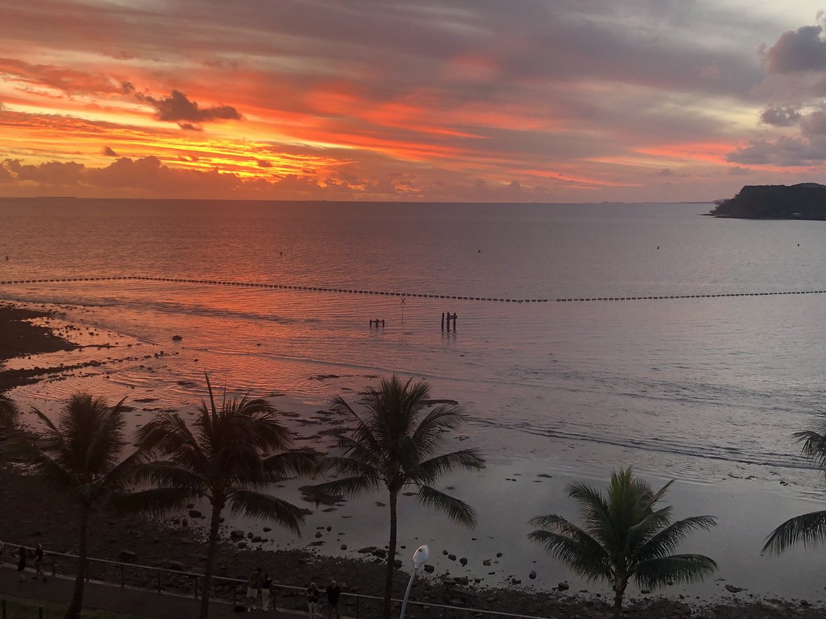 MDeFreese's tweet image. My favorite April shots: 🌅 🌊🌴🌺. #photography #PortVila #Vanuatu #Suva #Fiji #Noumea #NewCaledonia #Hello2026 #BluePacific
