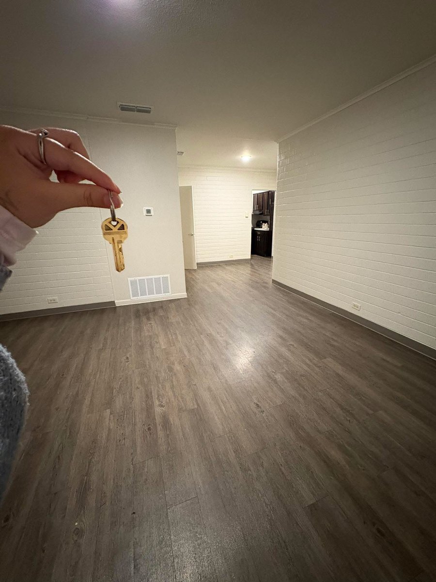 M_Natalie07's tweet photo. Una foto cuando de mi primer apartamento hace unos meses. https://t.co/iVAQjGPntx