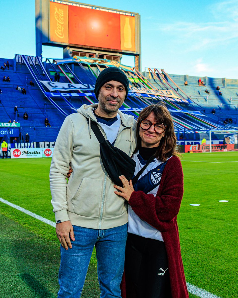 VelezRRPP's tweet photo. ¡OTRA EDICIÓN DE VOS EN EL PALCO! 💙

En la última fecha frente a Unión, los ganadores de nuestras experiencias vivieron una jornada inolvidable: disfrutaron la entrada en calor a metros del plantel y alentaron al Fortín desde el Palco Oficial.

Mirá 👉 https://t.co/D5JNvadqey https://t.co/ZMTVsQFlCP