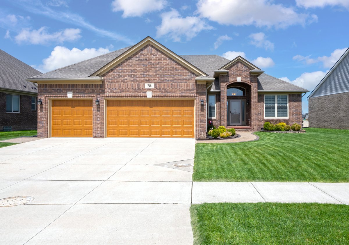 GreatLakeAerial's tweet image. New Listing!

$645,000
17481 Tiger Dr, Macomb

Listed by:
Richard Bratton 248-808-2800
Real Estate One-Rochester 248-652-6500

#realtor #macombmi #forsale #realestate #broker