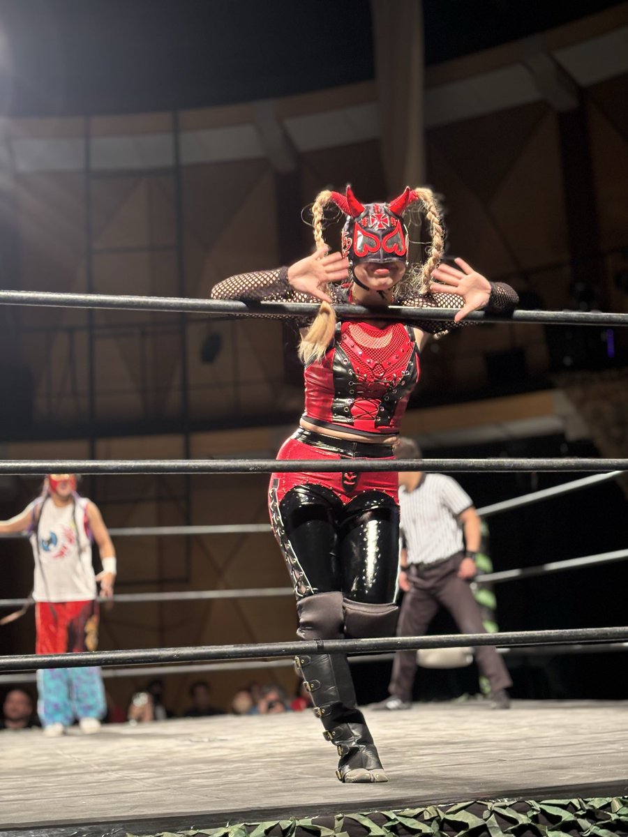 HasDot91318's tweet image. 昨日のVKF出場女性陣
CoCoちゃんの技は観る度に洗練されていく
VKFマシーン69さんはもしかして🤔
真帆さんは更に強くなってて蹴りの音はもの凄い😳
引き締まった感じのあかね姐さん😍
#VKF
#CoCo
#VKFマシーン69
#ブランキー真帆
#藤田あかね