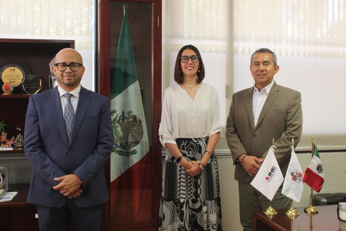 Montano_Ventura's tweet photo. Coordinación electoral en acción.

Con la Mtra. Cristian Mariana Ceballos (@Puebla_IEE ) y el Mtro. Pedro Pablo Chirinos Benítez (#UTVOPL) sostuvimos reunión para fortalecer la agenda conjunta y el trabajo institucional.

Seguimos construyendo democracia desde la Comisión de Vinculación con los Organismos Públicos Locales. 🗳️ 

@marianaceb13
@INEMexico 
#VivamosLaDemocracia