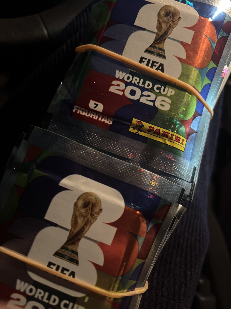 Ahora que ya me conseguí mis 150 sobres les paso el dato del mayorista. El numero es +54 9 11 3573-9371 pero ojo que el mínimo que vende es 100 sobres.
Juntar figuritas del mundial es lo mas grande que hay.