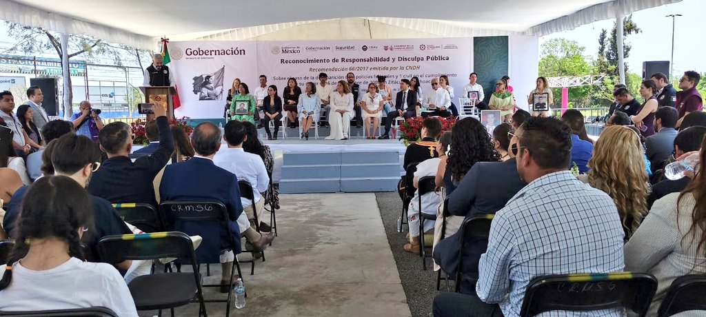 Luis_diazdeleon's tweet photo. En representación del Mtro. Omar García Harfuch titutar  de la @SSPCMexico, hoy, en @Alc_Iztapalapa frente a las instalaciones de la @GN_MEXICO_, con profundo respeto honramos la memoria de 7 policías federales y 1 civil desaparecidos en cumplimiento de su deber el 16 de noviembre de 2009 en Zitácuaro, Michoacán. Derivado de la Recomendación 66/2017 de la @CNDH.

Desde la @SSPCMexico hoy sumamos esfuerzos para el acceso a los Derechos de verdad, memoria y justicia, con el Reconocimiento de Responsabilidad del Estado, Disculpa Pública y develación del Memorial Institucional para:

1.Oficial, Juan Carlos Ruiz Valencia
2.Suboficial, Pedro Alberto Vázquez Hernández
3.Sargento Primero, Luis Ángel León Rodríguez
4.Sargento Primero, Bernardo Israel López Sánchez
5.Cabo, Israel Ramón Usla Jaime
6.Cabo, Jaime Humberto Ugalde Villeda
7.Cabo,Víctor Hugo Gómez Lorenzo
8.Civil, Sergio Santoyo García

Acompañamos a sus familias en la busqueda incansable de acceso a la Justicia. 

#TrabajoEnSeguridad 
@OHarfuch @GobiernoMX @Claudiashein @ALEIDAALAVEZ @arturomedinap @EreCruzvillegas