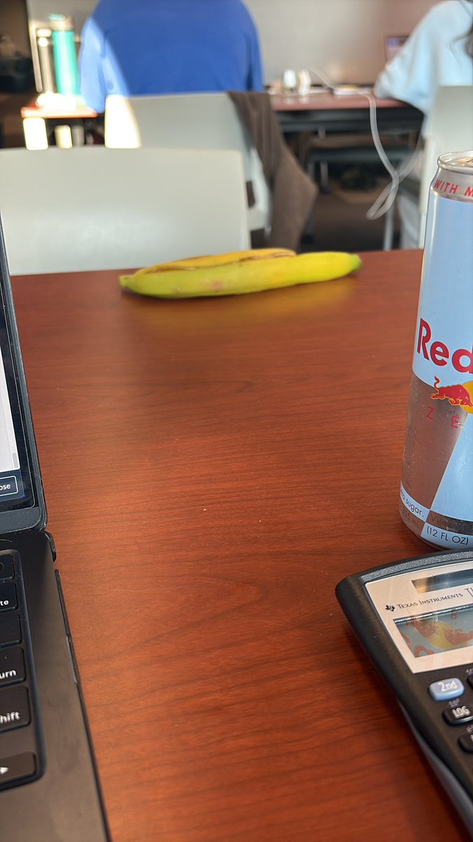 SeanSpencer67's tweet image. Chick sitting across from me at the library left her banana peel on the table #gross #monkeynevercramp