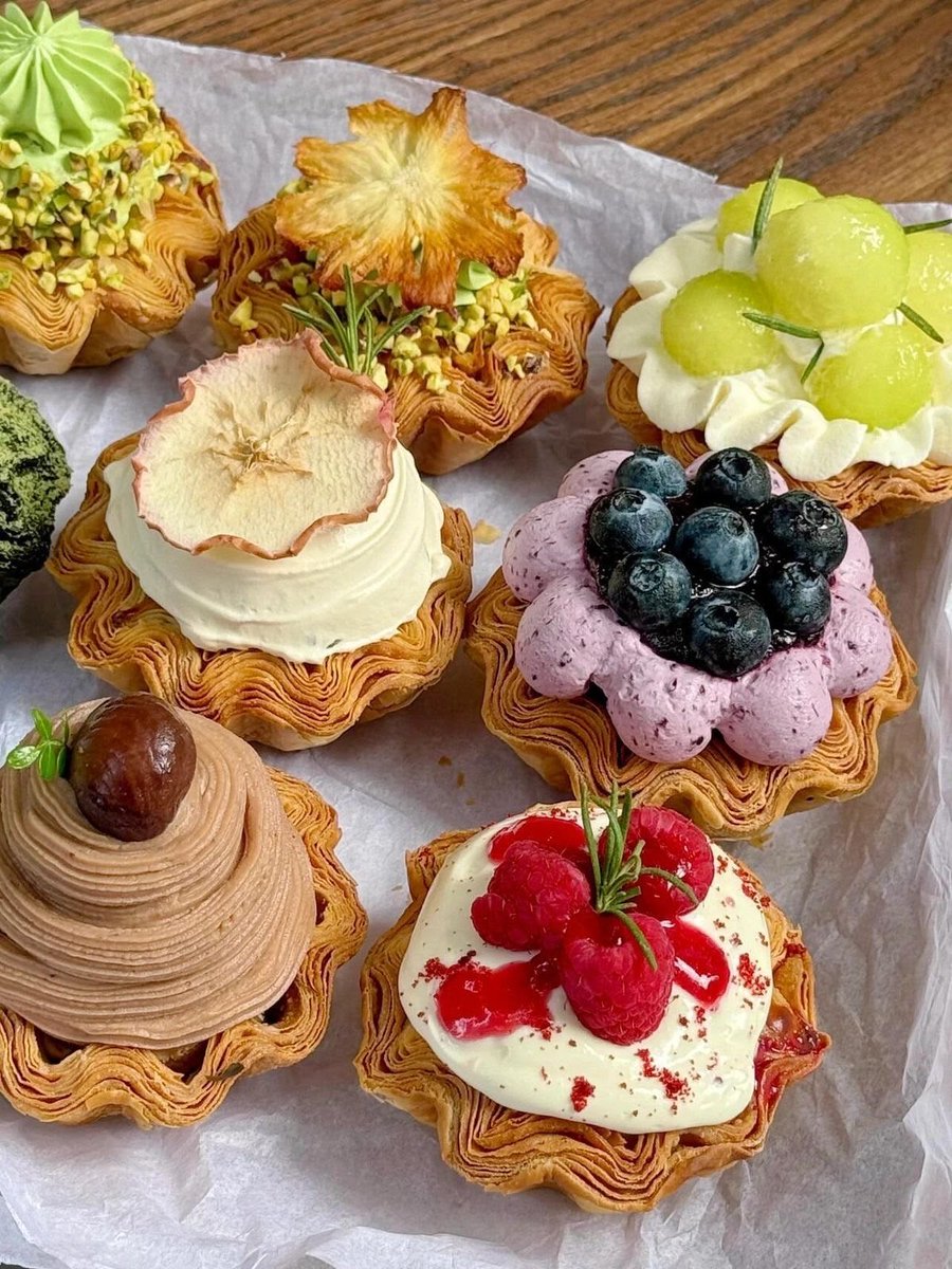 These mini tart shells are pure edible art