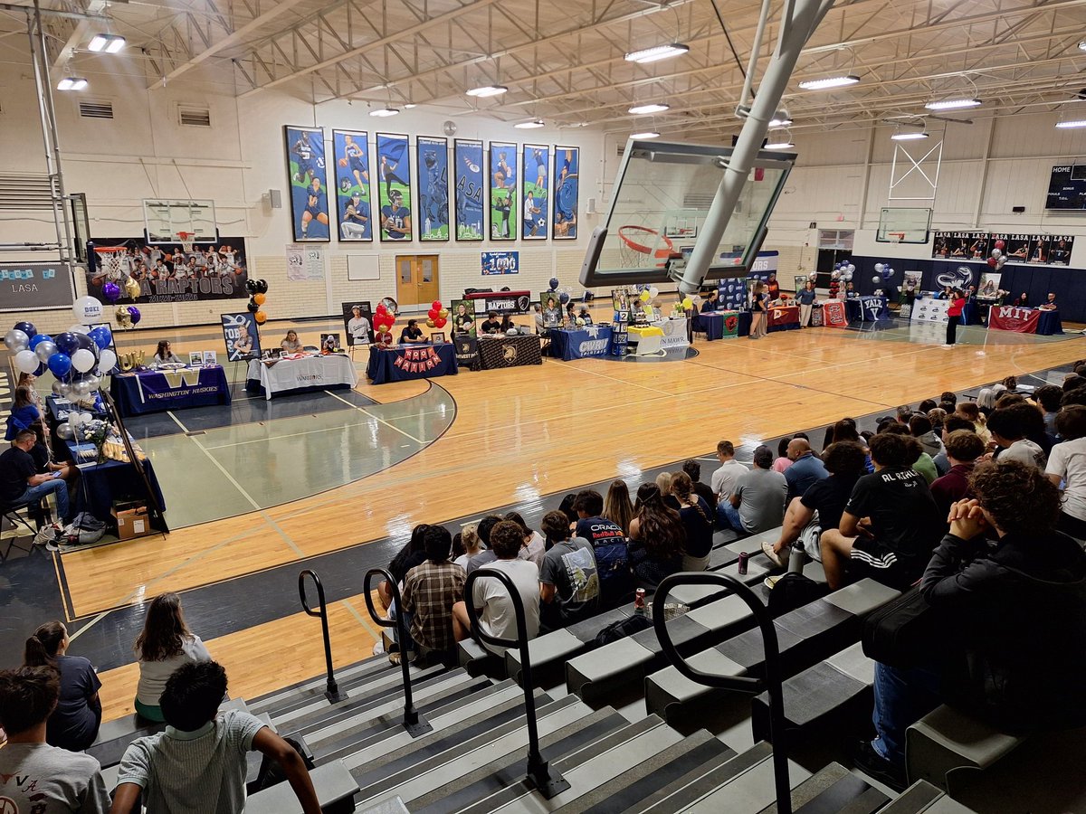 Coach_Howard06's tweet photo. My first year on campus we had 6 students sign letters of intent. I challenged the coaches to look beyond wins and losses, and find opportunities for our kids to compete at the next level. The coaches took that to heart! We had 14 kids sign today! @AISDAthletics #recruitLASA https://t.co/SZLaJMBrkL