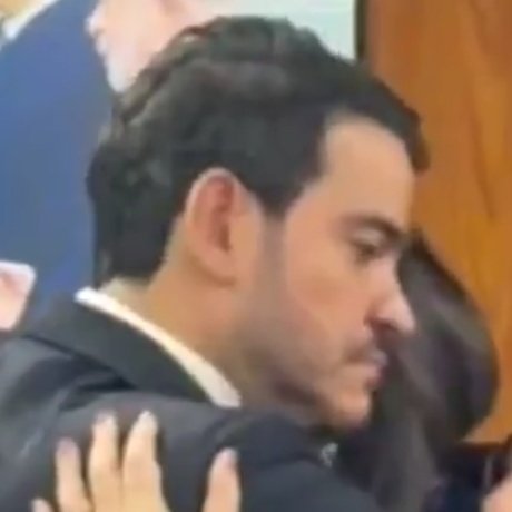 Não é o Léo Lins tweet media