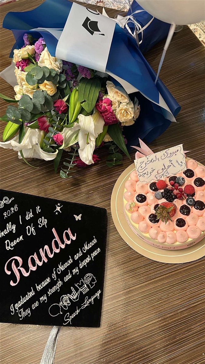 randa_slp's tweet photo. تحريتك سنينٍ طويله ..
عموماً 
قدر الله و تقهويت مع قبعة التخرج 🎓 https://t.co/8b6vDmwLq7