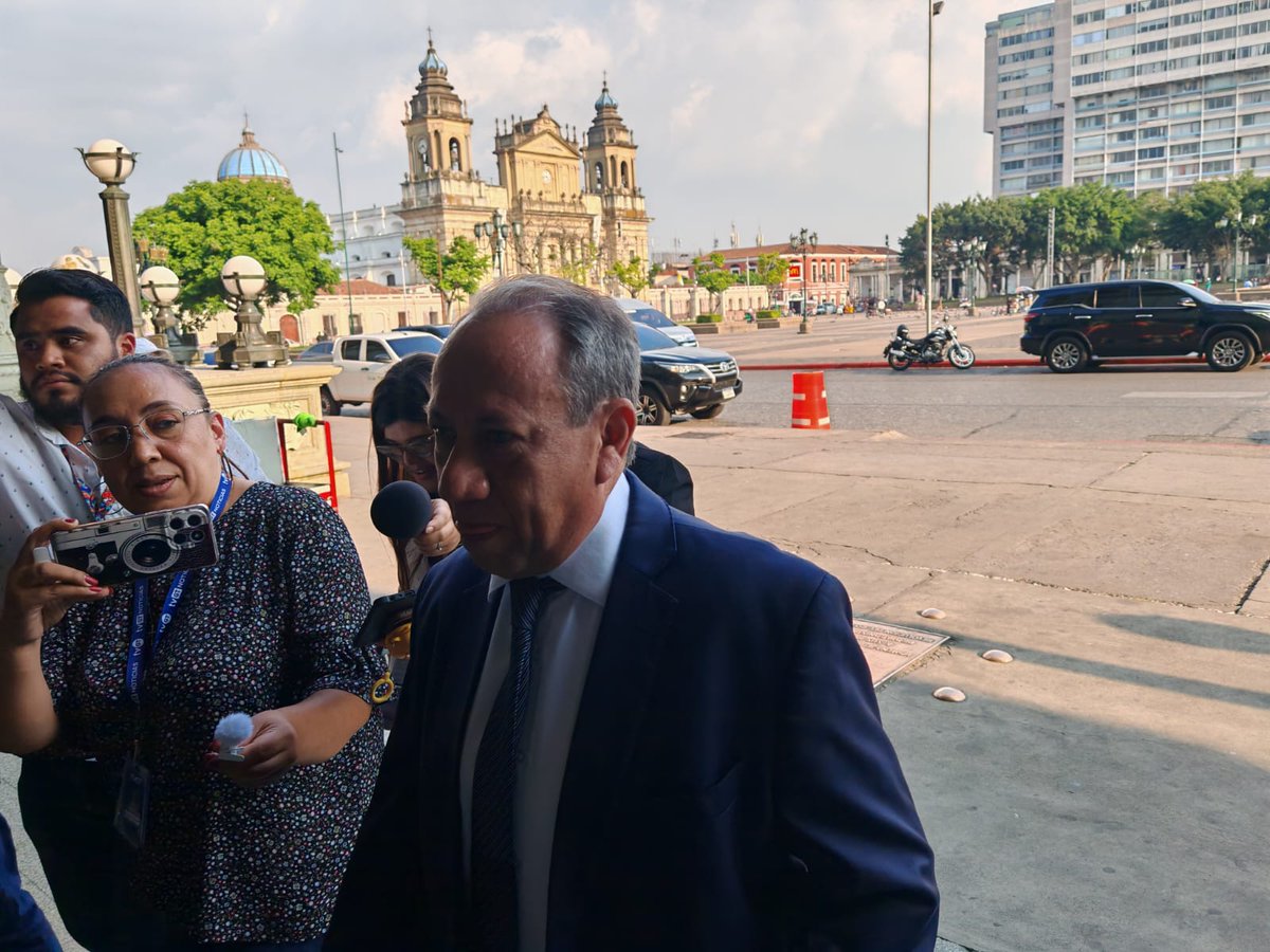 guatevisible's tweet photo. 📌Entrevistas del presidente Bernardo Arévalo a candidatos a Fiscal General
Se presentó en el Palacio de la Cultura el candidato a fiscal general, César Augusto Ávila Aparicio.
#ElecciónMP2026
#elMPimporta