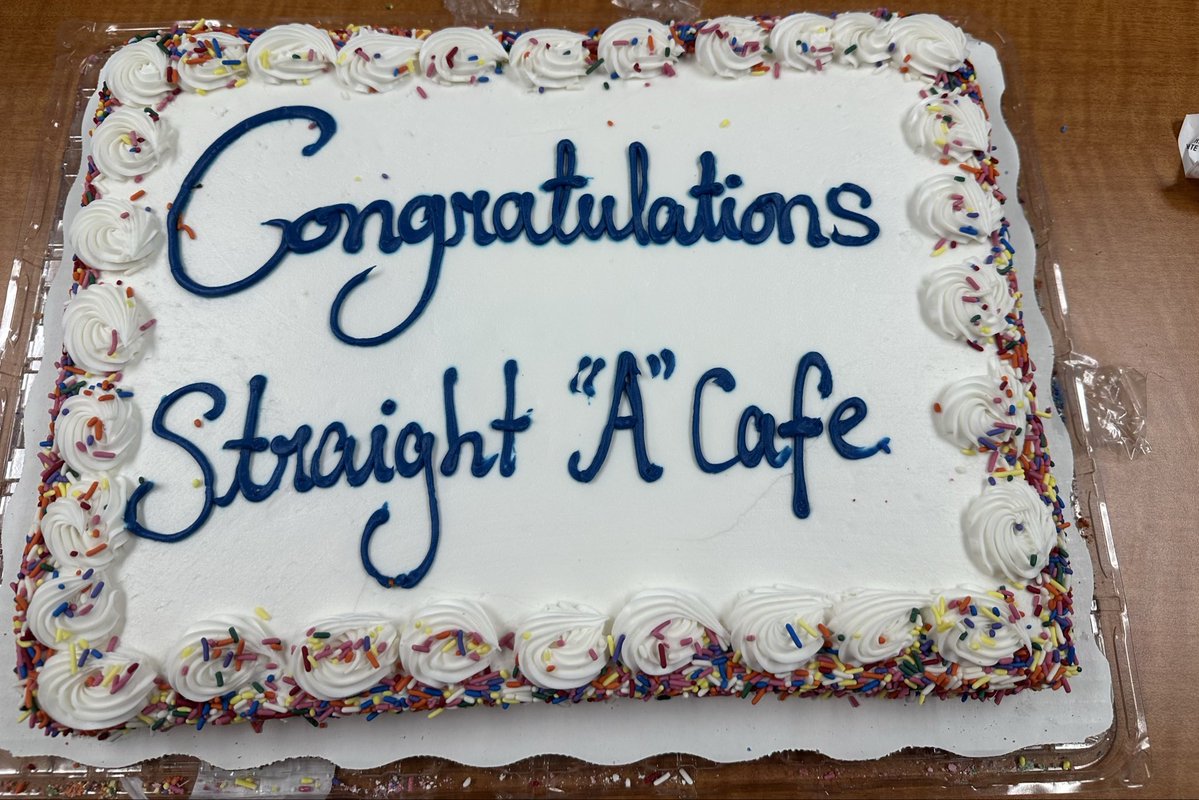 NorthDadeCML's tweet image. Our Principal Honor Roll Scholars enjoyed lunch with Principal James-Edwards at the Straight “A” Cafe! Their smiles say it all! #excellence #panthers #hardworkpaysoff @SuptDotres @docstevegallon @YeseniaAponte05 @miamimagnets