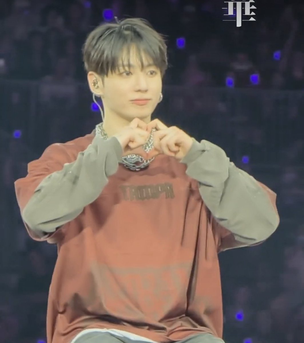 이사 ⁷ ♱ VAI VER O BTS 31/10 tweet media
