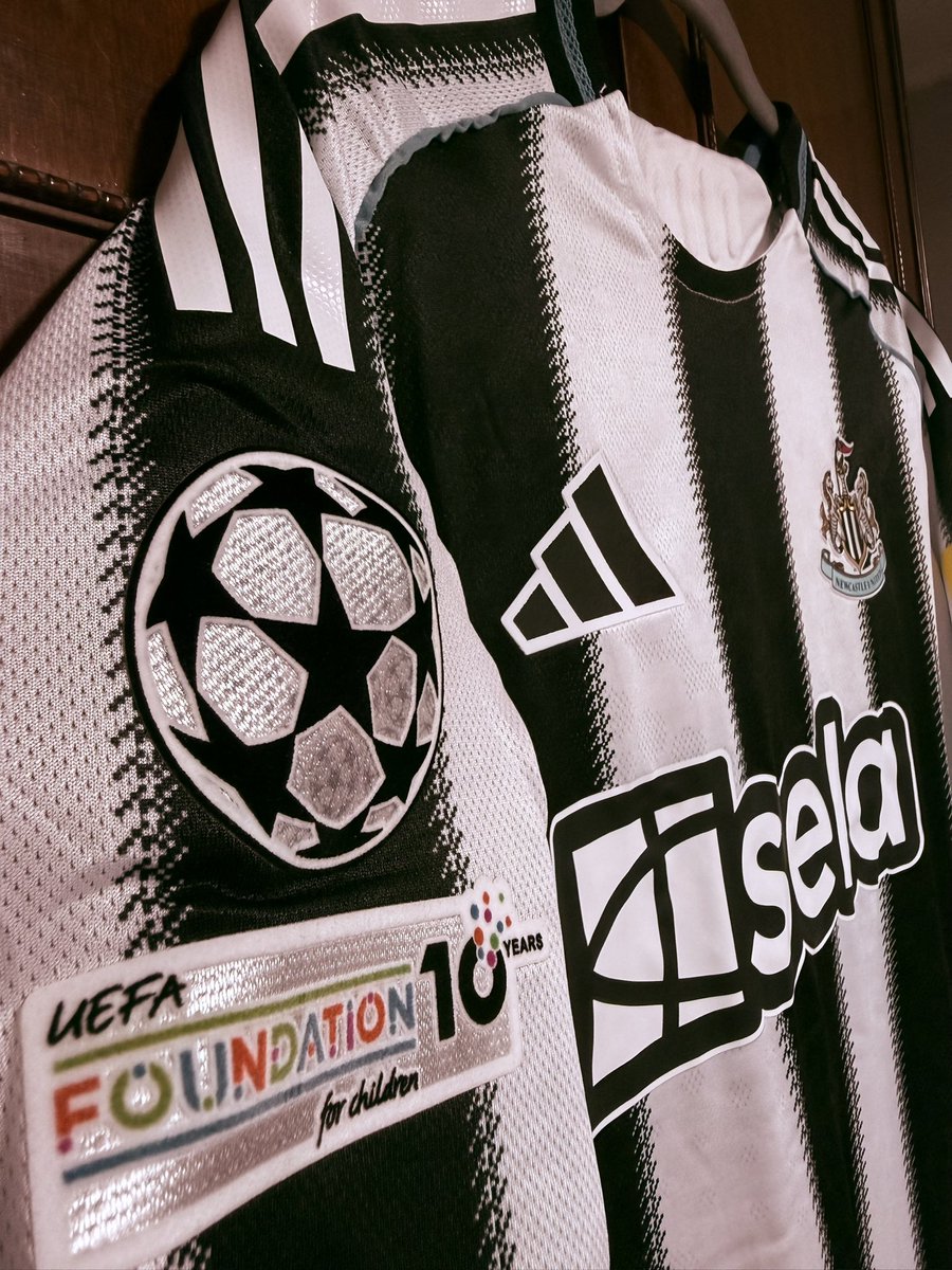 CAIplaneta's tweet image. ¡El amigo de AdJersey lo ha vuelto a hacer!🇨🇳😍

🔥No tienen sentido la calidad de esta camiseta del #Newcastle.

😮‍💨Conseguí la tuya en ADJERSEY.COM

¿Que esperas?

➡️Adjersey.com
📲 +86 133 3646 2903

#jersey #futbol #mundial2026 #premierleague