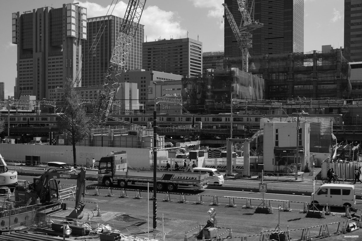 imazin33800's tweet image. 品川駅前の風景
（この間、日帰りでした(⌒-⌒; )）
#品川駅   #モノクロ #monochrome