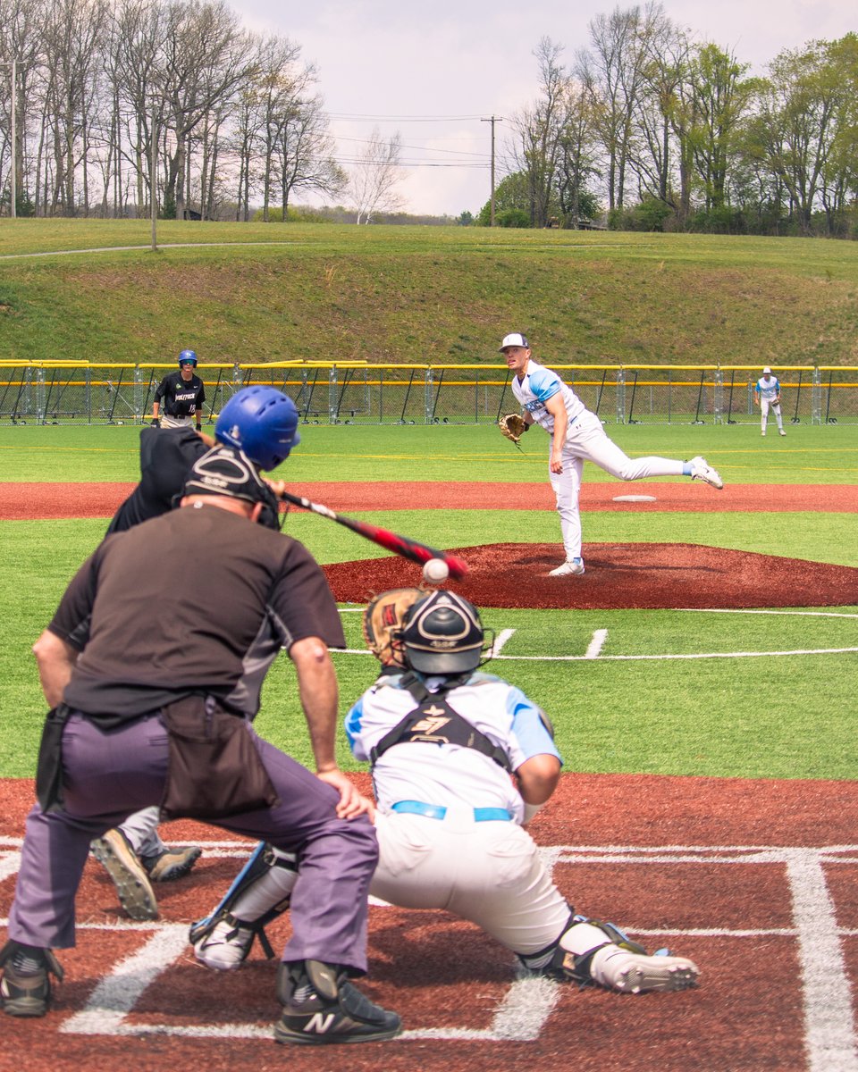 GarrettLakers's tweet photo. Lakers split with #1 Essex ⚓⚾ Madden throws 3-hit shutout in 3-0 win. GC now 27-14 (18-6) heading into final week. #LakerNation
📰 https://t.co/5pzMZepOtT https://t.co/3qDls4bmuk