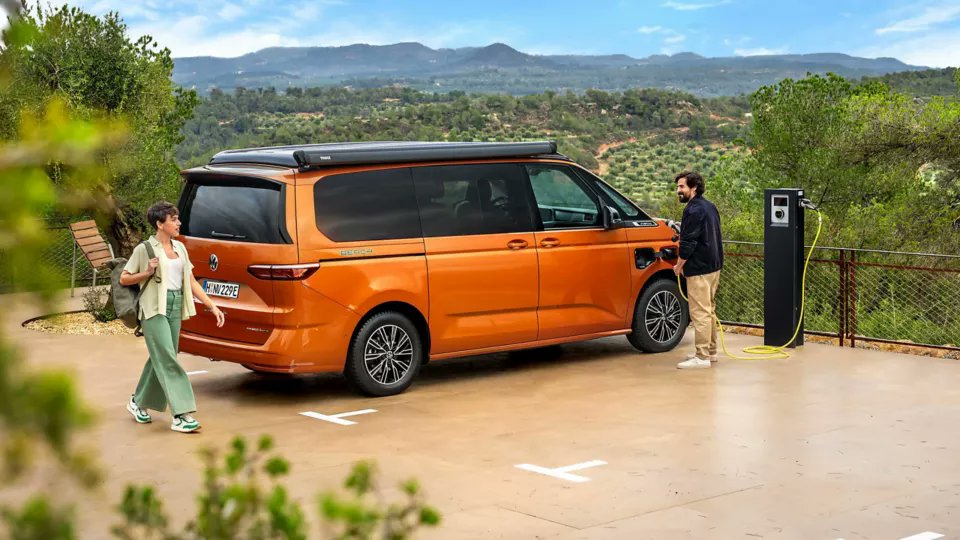 wrexhamvwcv's tweet image. Built for business performance 🔥

VW vans are designed to keep you moving—load space, durability &amp;amp; efficiency you can rely on daily.

View vans 👉swanswaygarages.com/cars/new/vans/…

#VWVanCentre #Business