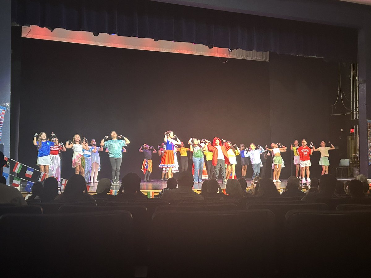 CoralSunsetAP's tweet image. @sunset_coral Spring concert! Our band students have shown such growth in just a few years of playing and our PA club danced through the night! @GarvinShaw @a_maddox27 #artsineducation #dancing #singing #band @InstSupSteiger