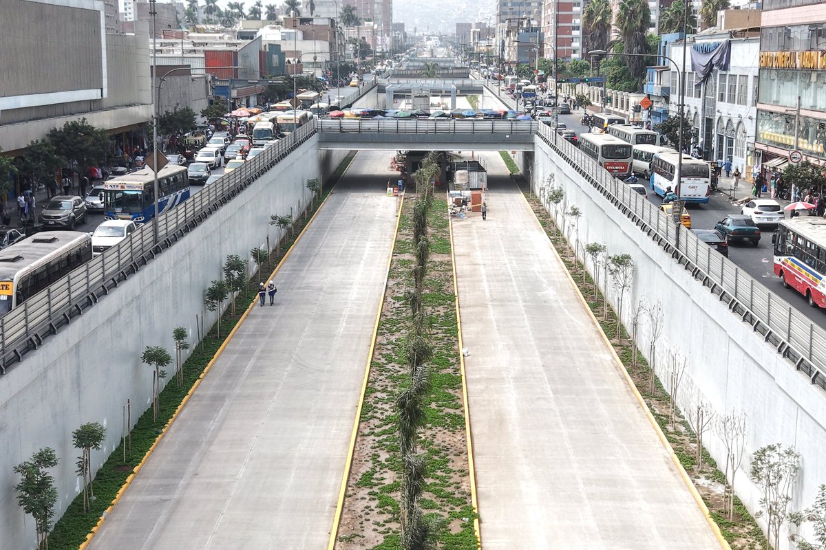 EmapeMML's tweet image. ¡𝐕𝐢́𝐚 𝐄𝐱𝐩𝐫𝐞𝐬𝐚 𝐆𝐫𝐚𝐮 𝐚𝐥 𝟗𝟎% 𝐝𝐞 𝐚𝐯𝐚𝐧𝐜𝐞! 🚧

Esta importante obra vial permitirá mejorar la movilidad urbana en la ciudad, contribuyendo a optimizar los tiempos de viaje entre Carabayllo y la Estación Grau. 🚍🚆

#viaexpresagrau #lima #Emape #metropolitano