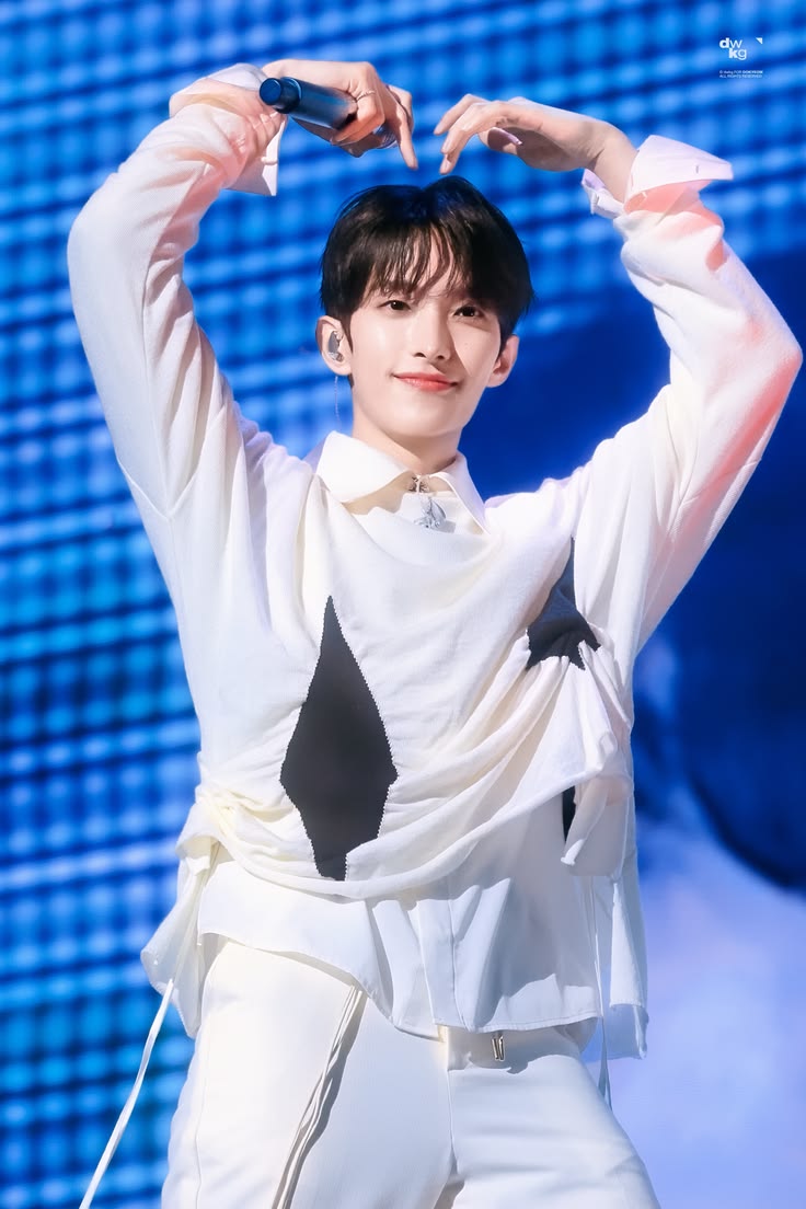 hourly dokyeom tweet media