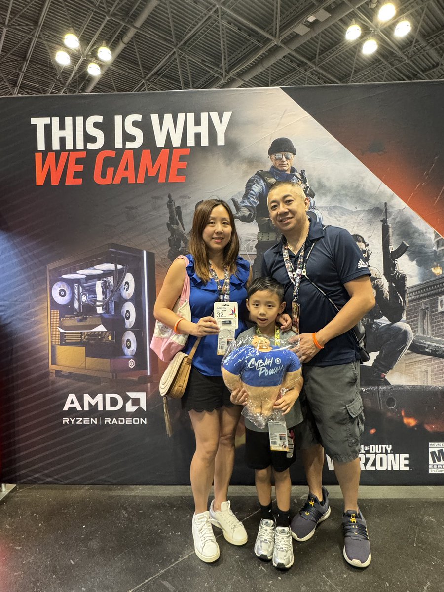 CYBERPOWERPC's tweet image. We 🧡 our amazing gamers! 🤩 #gamers #cyberpowerpc