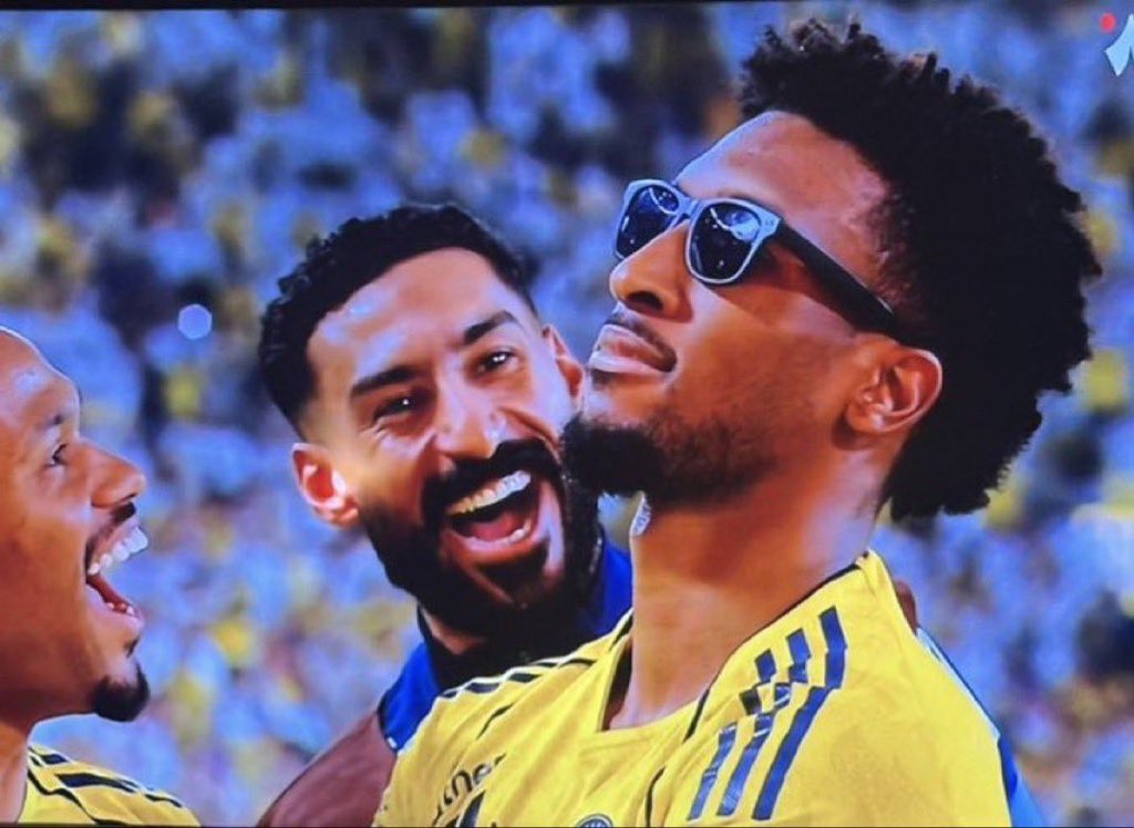 Legend لَجند tweet media
