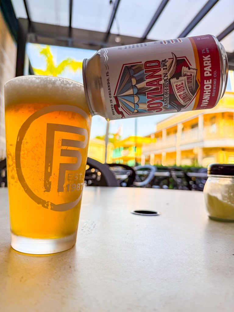 craftbeerguy75's tweet photo. Found a great spot for some amazing pizza and a cold brew in Old Town.   Give Flippers pizza a visit if in Orlando for a @IvanhoeParkBrew Joyland IPA https://t.co/P8ubOpBiyc
