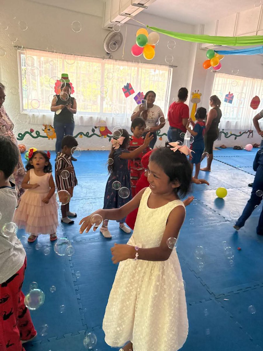 DIFAcapulco's tweet photo. En nuestro Centro para el Desarrollo Integral del Cerebro Humano (CEDICH), celebramos con gran alegría el Día del Niño, en honor a los niños y niñas que asisten a este centro.

Durante las actividades se realizaron juegos divertidos, donde las y los pequeños convivieron. https://t.co/brZm4sM8di