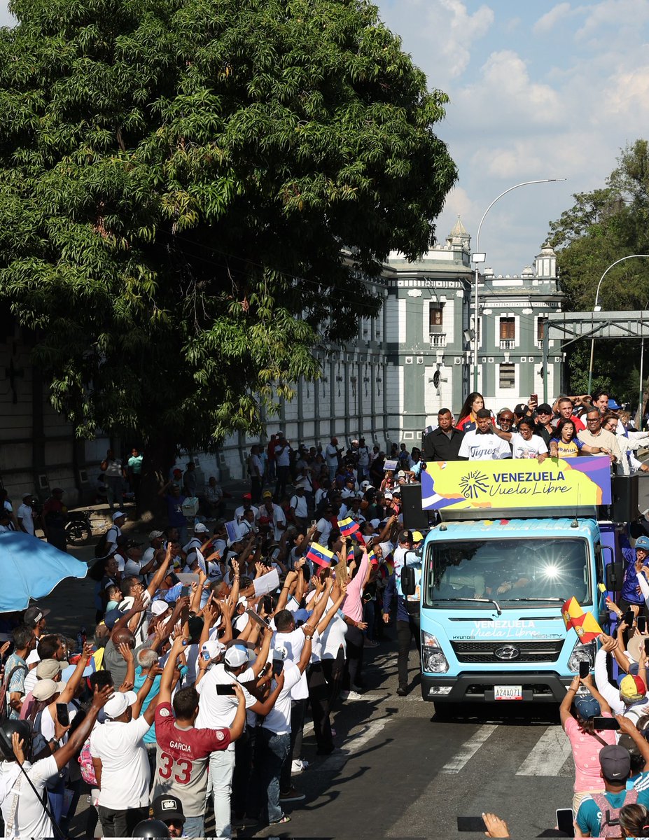 EdwardLacru's tweet photo. Presidenta Encargada llega al estado Aragua con la caravana de la Gran Peregrinación por el cese de las sanciones y la paz de Venezuela. https://t.co/21lA3kr1XT