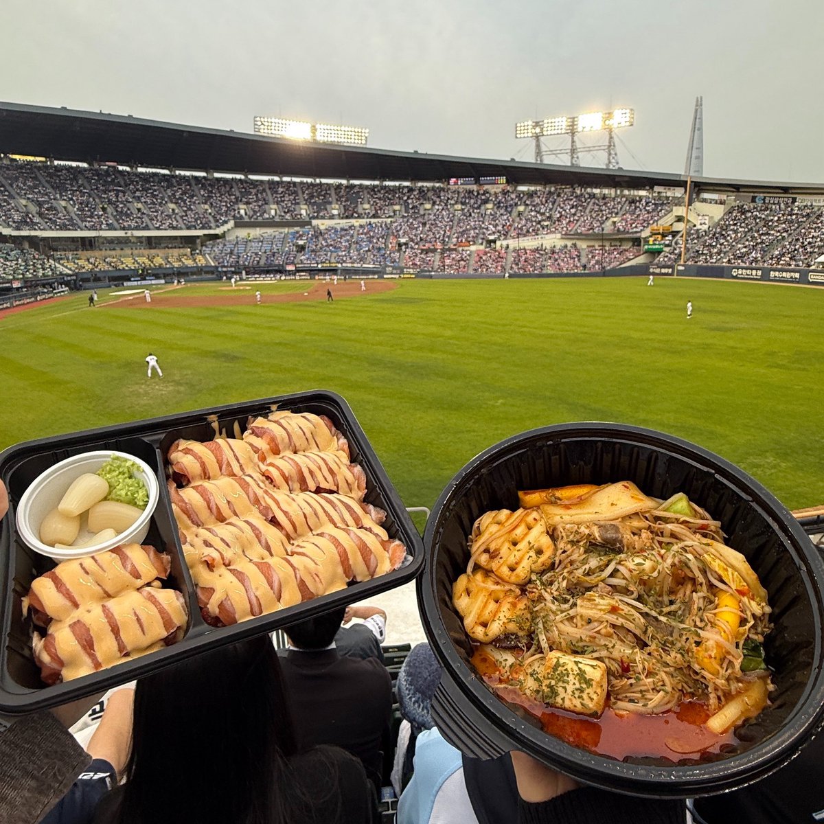 dyunaaa01's tweet photo. 너무맛있었어요.........

📍육회바른연어 3단변신초밥
📍두보마라탕 마라샹궈 https://t.co/PdarPzNw5L