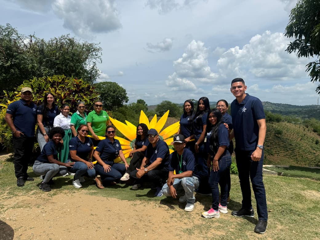 sandratorres01's tweet photo. El Centro Agroempresarial y Minero, llevó a cabo reunión de Representantes y Voceros en San Jacinto, donde participaron los municipios de San Jacinto, San Juan, El Carmen de Bolívar, María la Baja, Zambrano, El Guamo, San Cayetano, vereda El Jobo, Macayepo y Arroyo Hondo. https://t.co/7PpM5Gs90Q