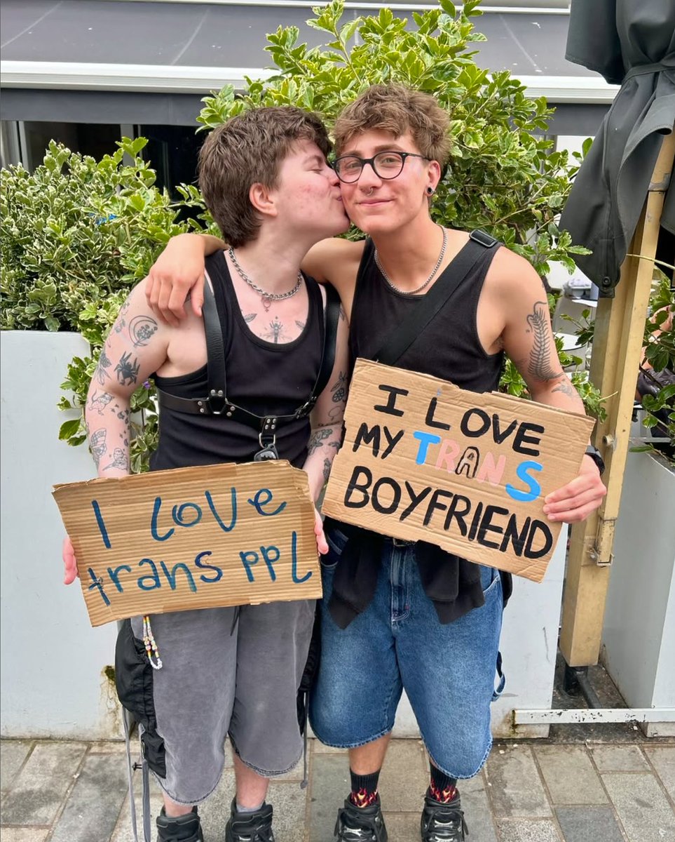 4thOfJuly365's tweet image. Growing up in the '80s and '90s, I didn't know a single person who was trans. Not in my school, neighborhood, church, or extended family. 

Anyone who says they were all hiding is 100% full of shit. 

Gender dysphoria wasn't a topic at the dinner table or in health class. 

Boys