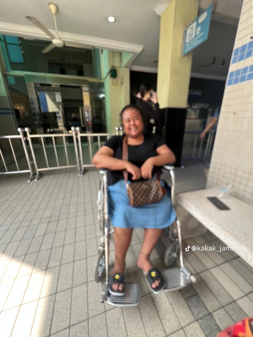 อัซฮารี tweet media