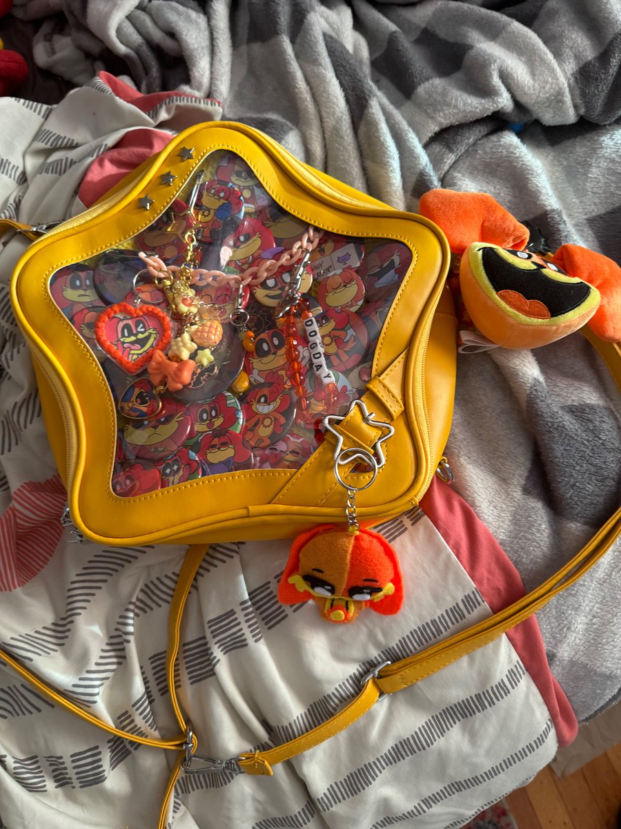 Citrus_Kyro's tweet image. Forgot to share the updated bag!
I love my bag sm!!

#dogday #poppyplaytimechapter3 #dogdaypoppyplaytime