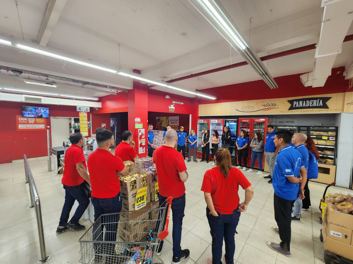 DelDia_Sec's tweet photo. @Sergio_OrtizOk Acá queda claro de quién está del lado de los trabajadores !!! @Sergio_OrtizOk 
Y quien es la delegada de Dia% que está siendo protegida por @CarlosPerezSEC . 
@AxelOficial @waltercorreaok @LANACION @infobae @C5N @Cronica_ok @InfoGremiales @identisindical @MundoGremial https://t.co/p0c2BmaUmx
