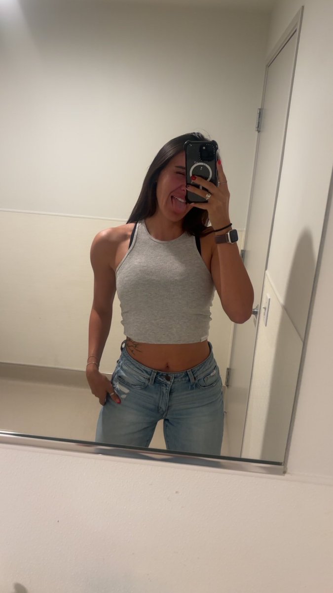 Linds 🖤 tweet media