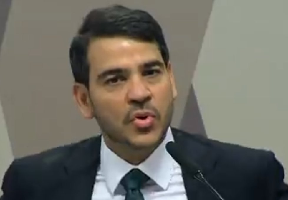 VelaCariri's tweet image. Justiça e Crença

Hoje, no Senado, mais um crente
é testado para o STF.

Quando a crença encontra a lei,
quem cede?

#Justiça #Democracia #EstadoLaico #STF
#Brasil #Política #Reflexão