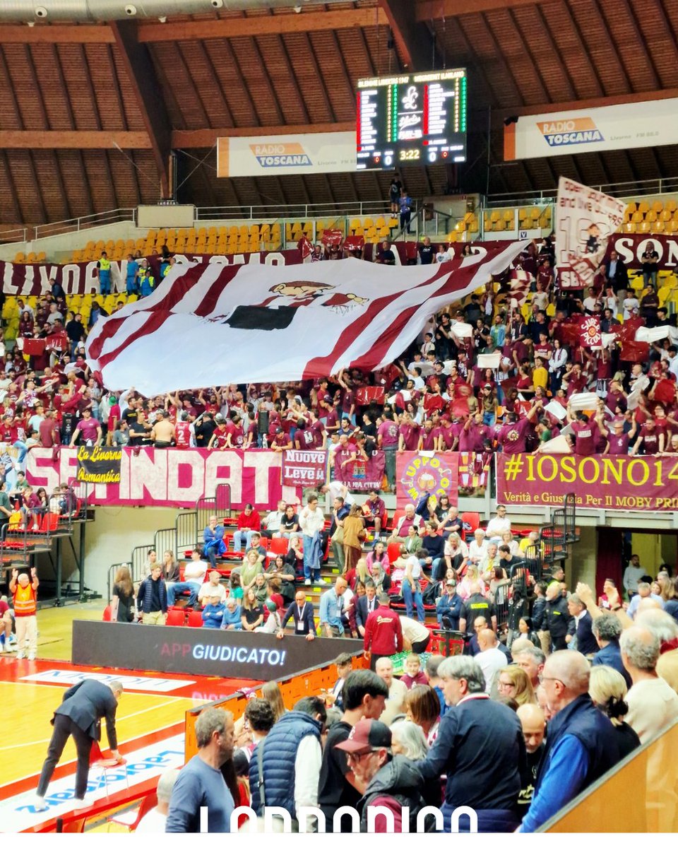 llabronico's tweet image. 🇱🇻 Serata di gala

#basket #pallacanestro #livorno #playoff