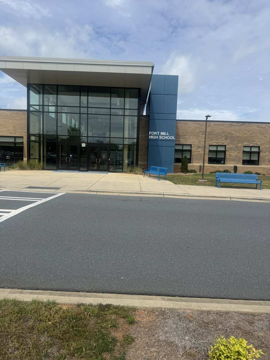 kevinJking4's tweet image. Go Dogs!

Day 3 of the 2027 recruiting cycle York County. Thank you to all the coaches for taking time out of their busy day to meet with me about their talented rosters for this upcoming year. #STATEofMind #RaisetheBAR #HTR
