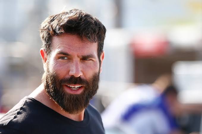 🔴 Dan Bilzerian:

Onlara İsrailli demeyin, parazit deyin; bu daha doğru.
