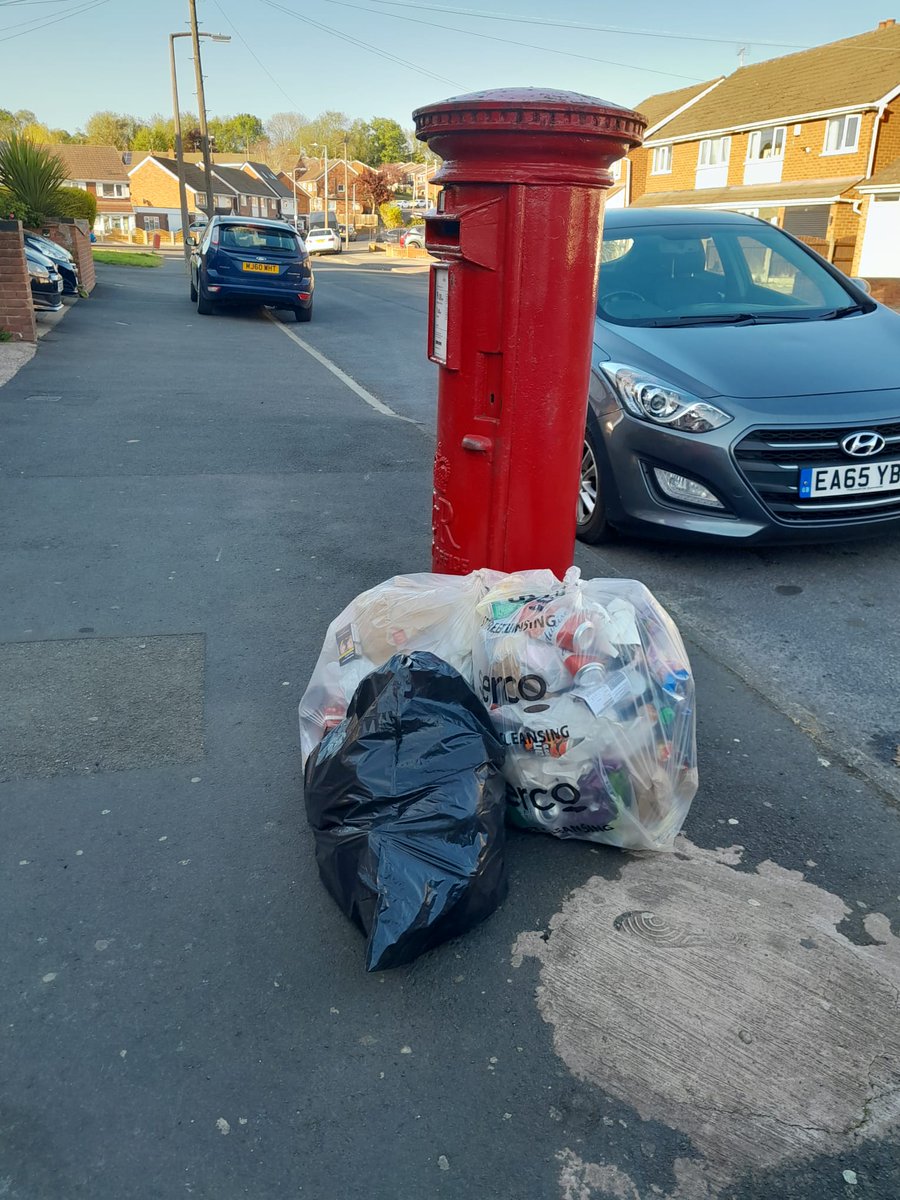Litterwatch1's tweet image. Caught up with legends Geoff, Kay, &amp;amp; Gizmo today! They were out litter picking yesterday, so we dropped some bags off at the mall. Even with Kay working 5–7 days a week, they still find time to volunteer. Total troopers! #sandwell #volunteers