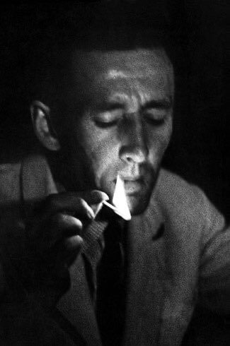 sivriikalemler's tweet photo. Ara Güler’in objektifinden.
Nâzım Hikmet, Orhan Veli Kanık, Orhan Kemal ve Aziz Nesin https://t.co/ICwtDXqJpj