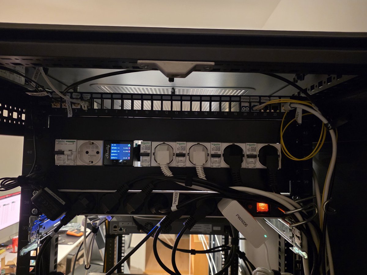 MrOlback's tweet photo. Would be an instant buy from me. Built my own because Shelly didn't. https://t.co/zRfvIOlpJL