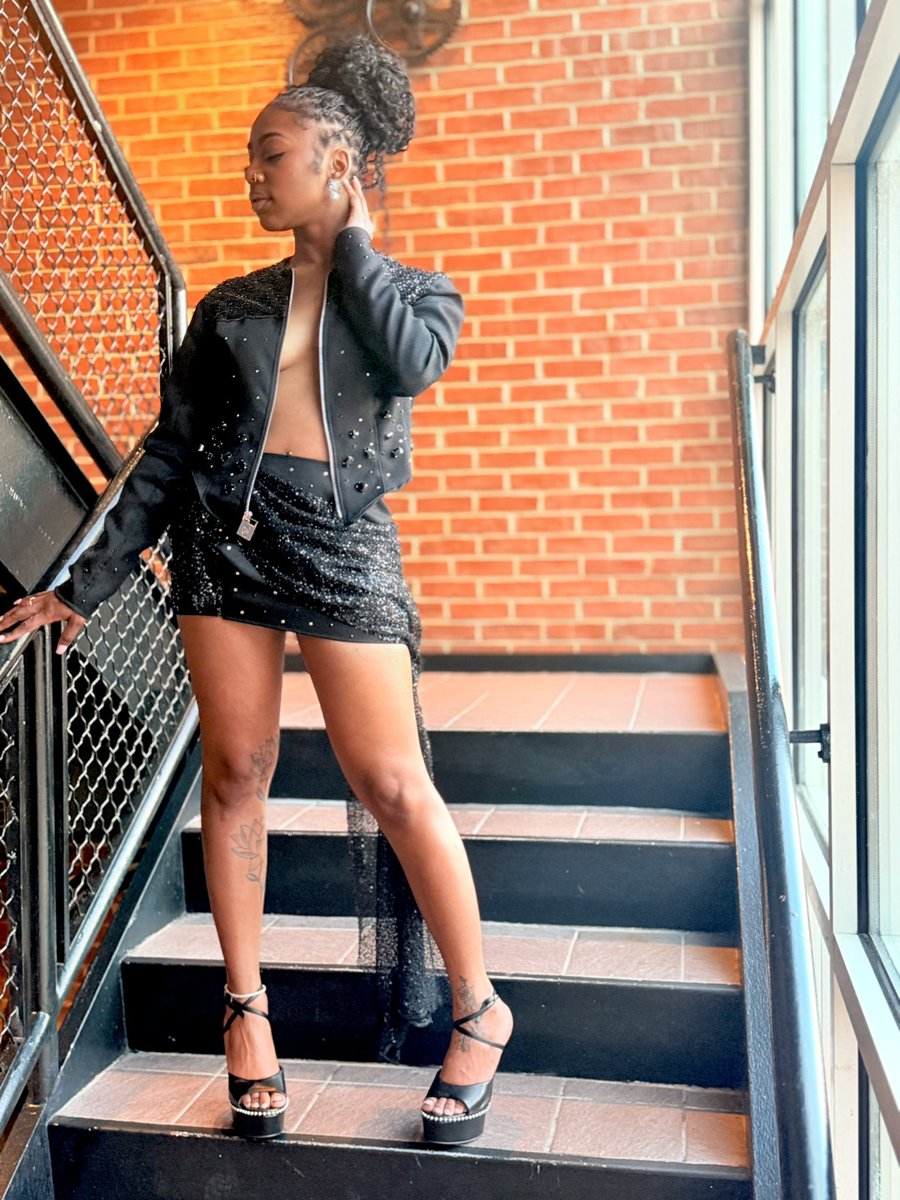 B_Laelah's tweet photo. 𝓛𝓲𝓿𝓮𝓭 𝓪 𝓺𝓾𝓪𝓻𝓽𝓮𝓻, 𝓫𝓾𝓽 𝓼𝓽𝓲𝓵𝓵 𝓪 𝓭𝓲𝓶𝓮—𝓹𝓵𝓾𝓼 3 ✨ https://t.co/bi4PiyaKp3