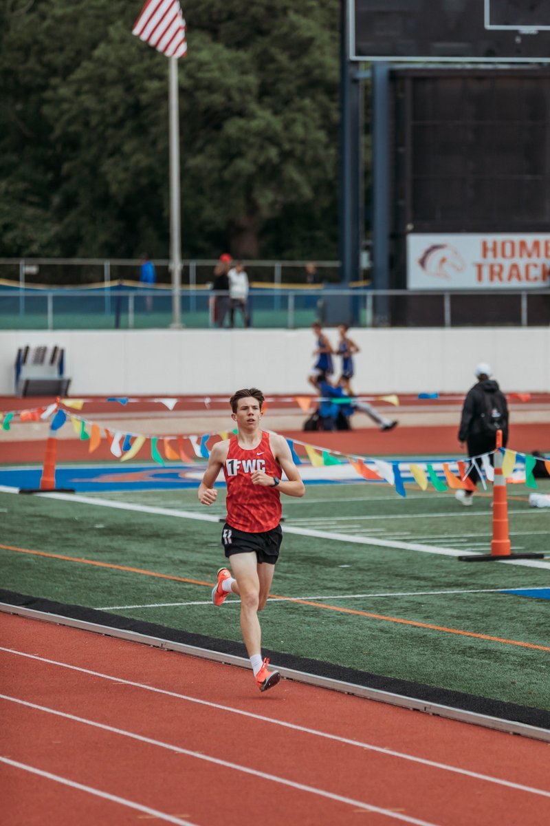KollinRuns's tweet photo. Better together. State bound! Regionals 1st Place - 3200m 🥇 https://t.co/h6hceZzWH1