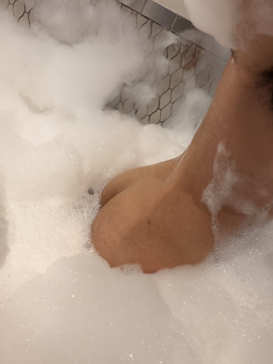 FiveFiveSub's tweet photo. So many things to love about a bubble bath.. do you agree? 

#gay #bottom #submissive https://t.co/d2auADiO1L