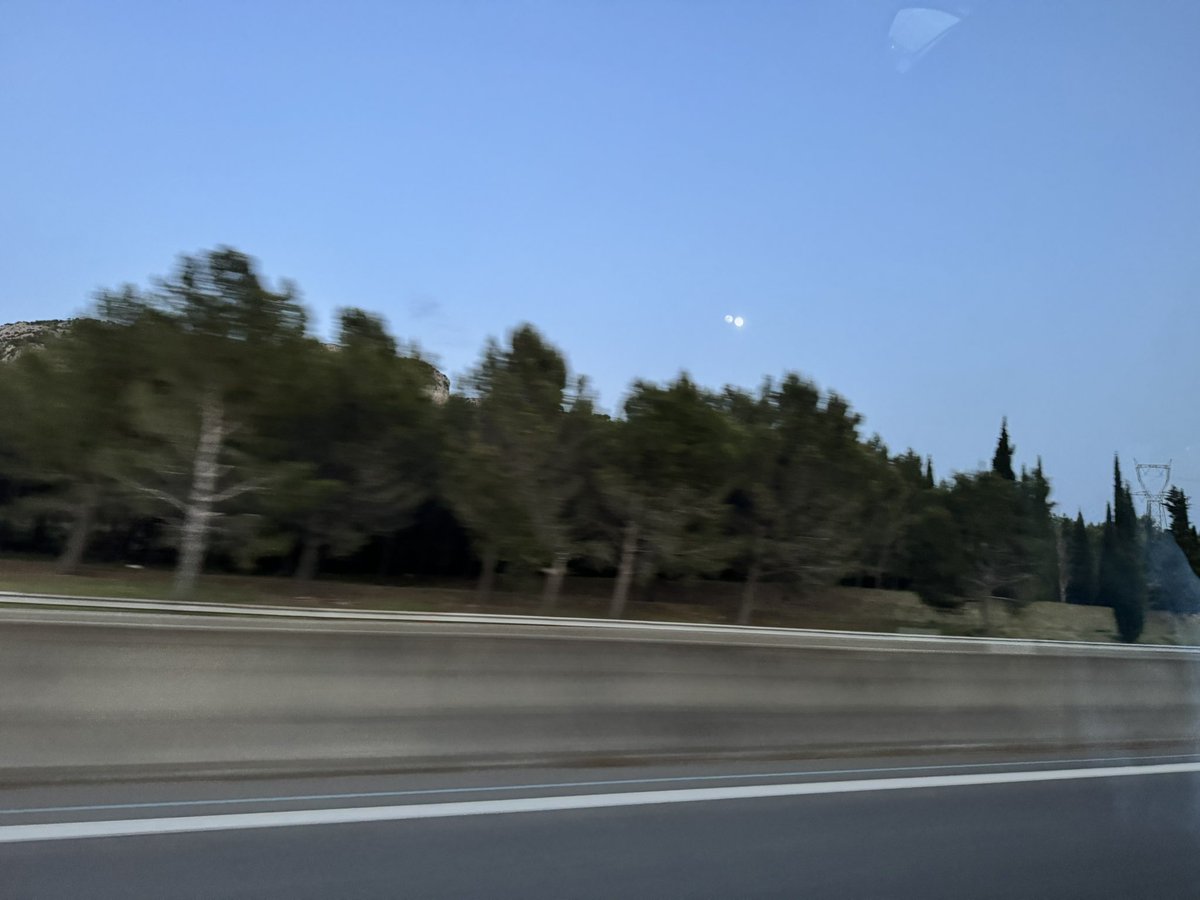 kmyttj's tweet photo. 間もなく21時
間もなくMarseille
ー世界の車窓から https://t.co/NXp0TWtewA